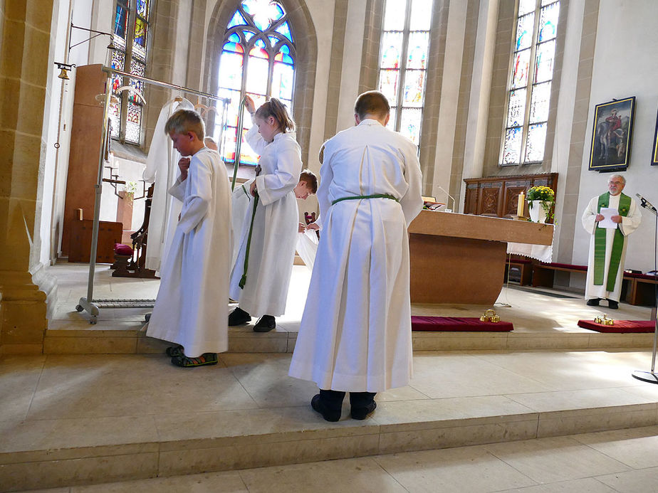 Die neuen Messdiener in St. Crescentius (Foto: Karl-Franz Thiede)